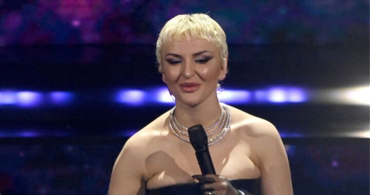 Arisa contro Paola Iezzi