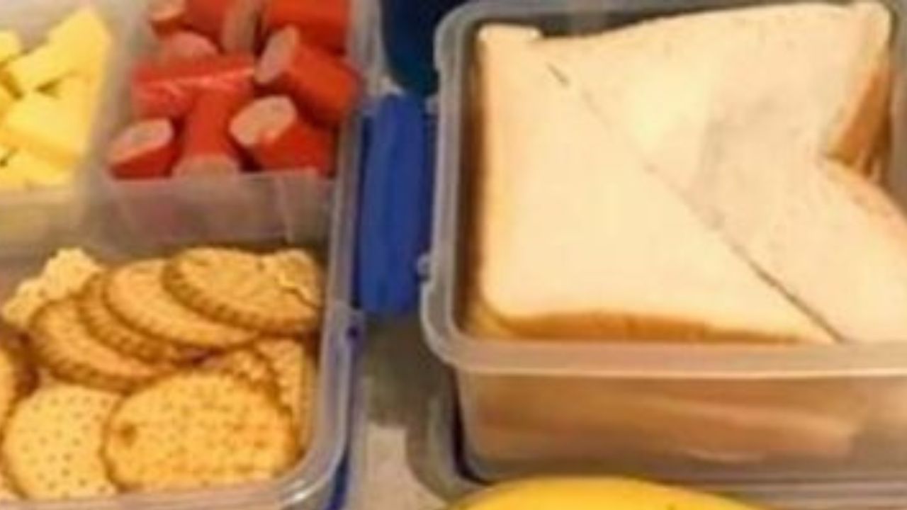 prepara pranzo al marito