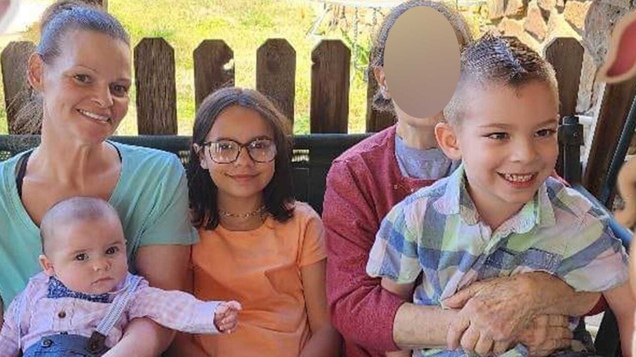 madre uccide tre figli