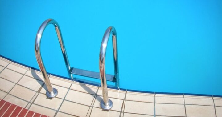 morta piscina bambina di 7 anni