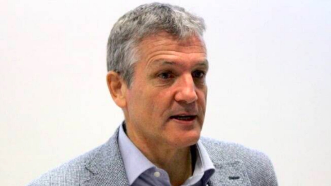 Carlo Lugliè perde la vita per salvare in mare il figlio 11enne della compagna: aveva 59 anni