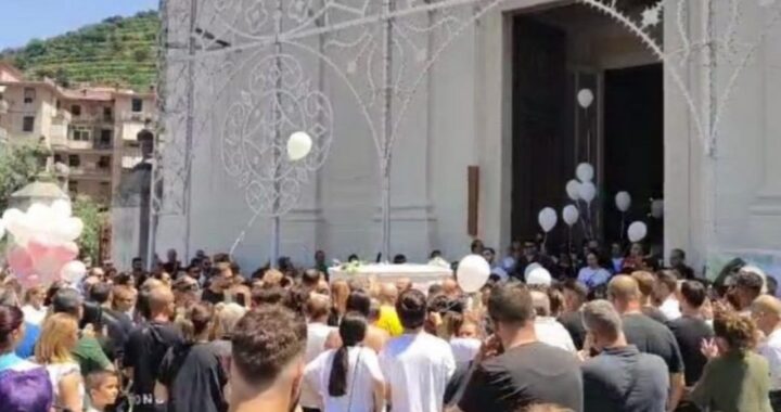 funerale bimba