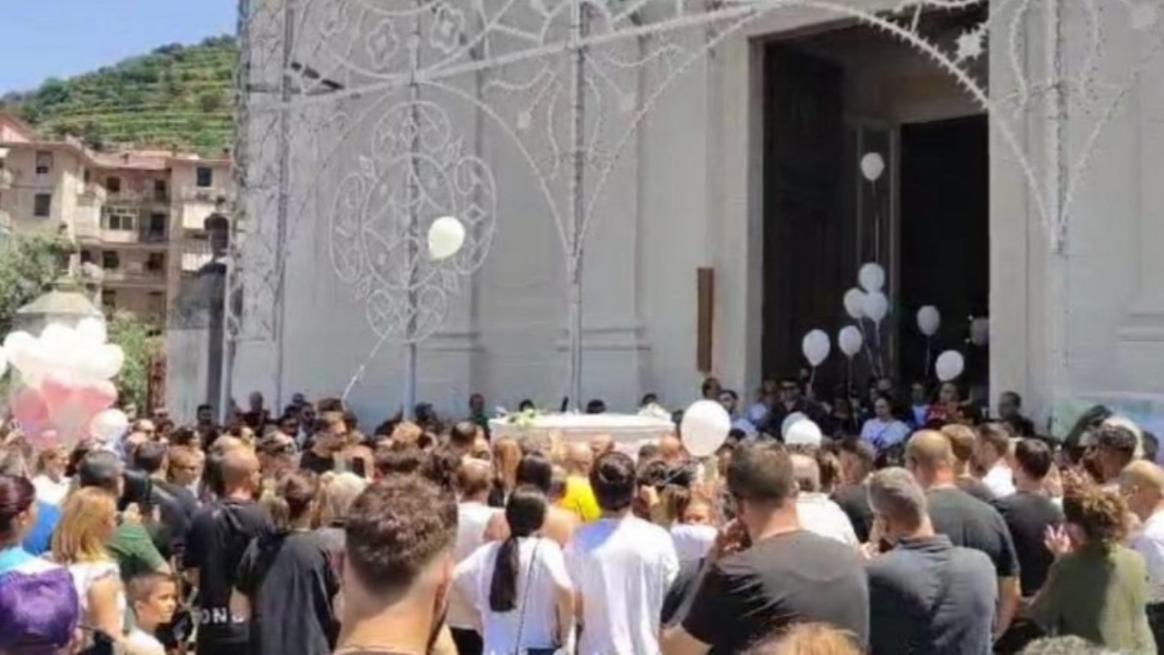 funerale bimba