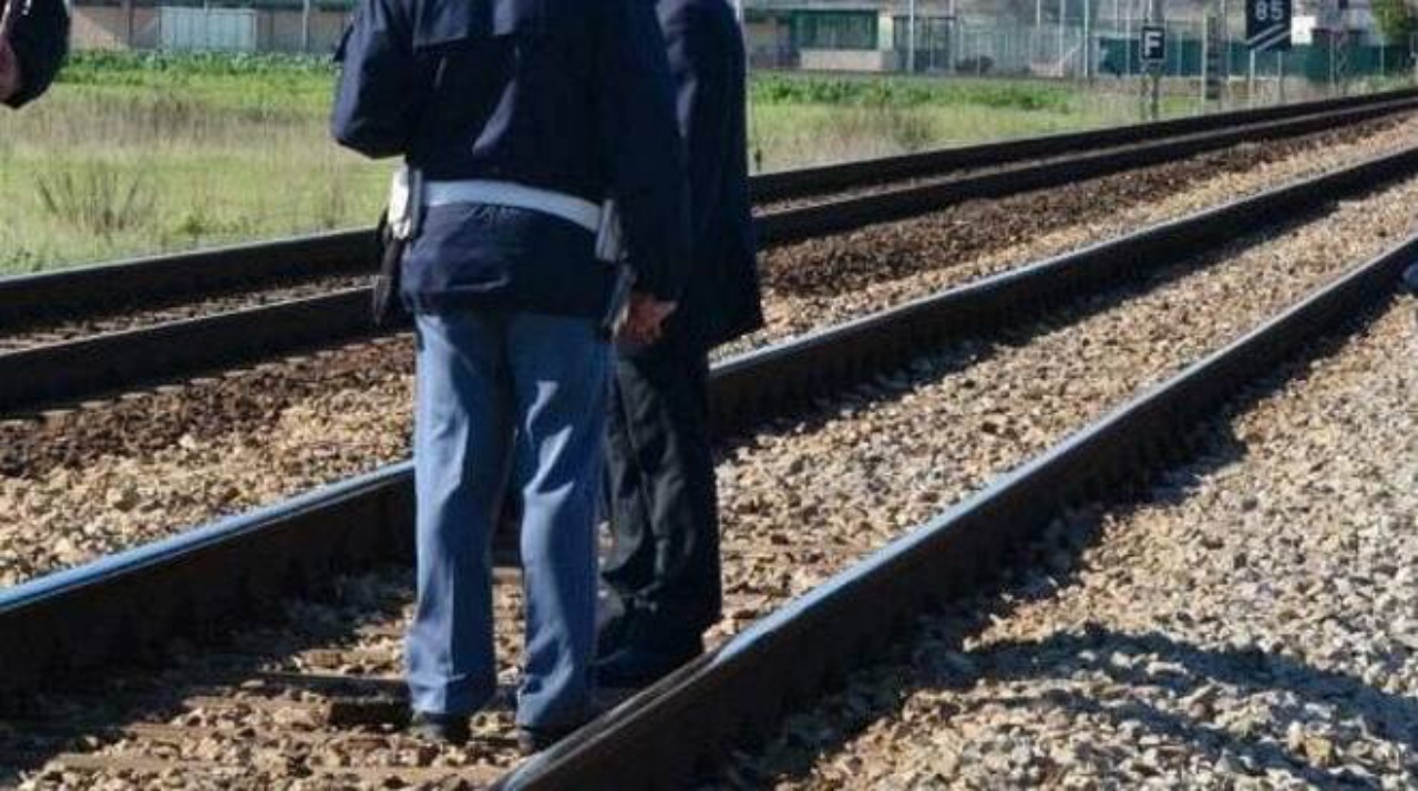 ragazza treno