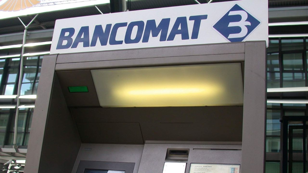 Bancomat, ecco l’ultima truffa: 40 secondi e spariscono i soldi