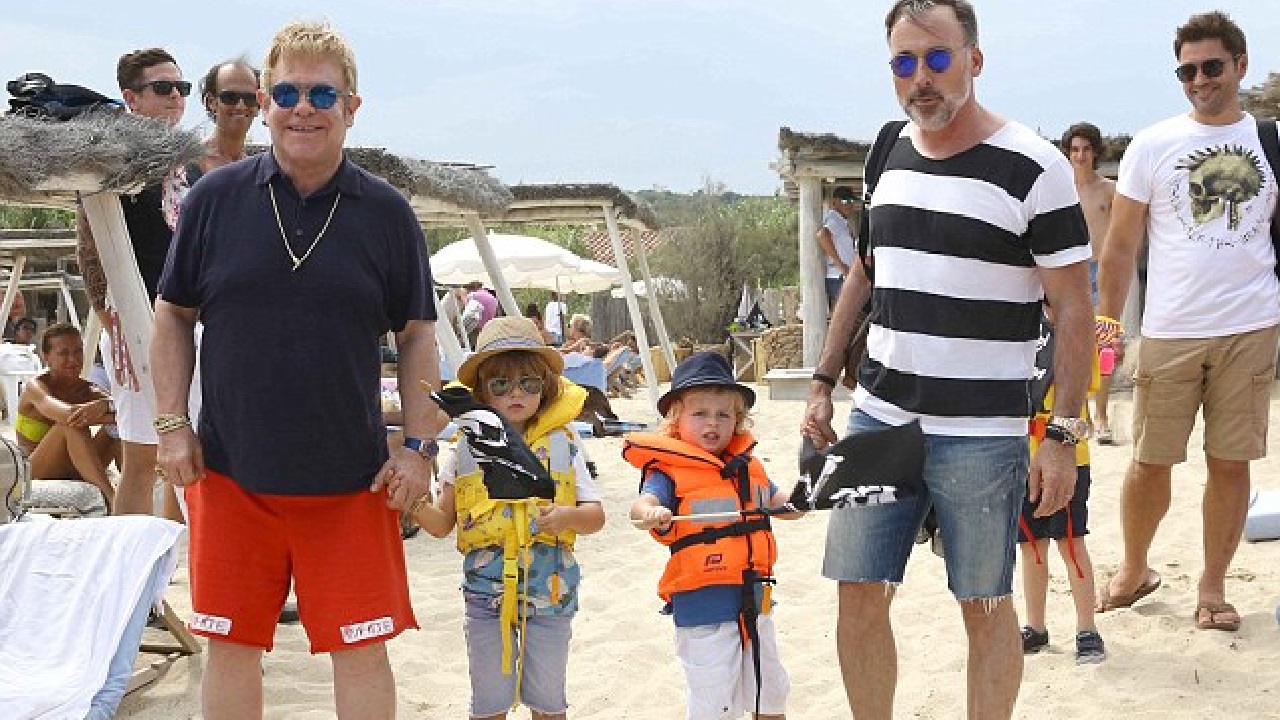 Elton John con David Furnish e i figli