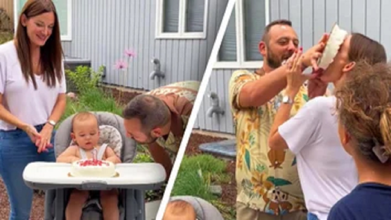 Torta in faccia alla mamma nel primo compleanno del figlio