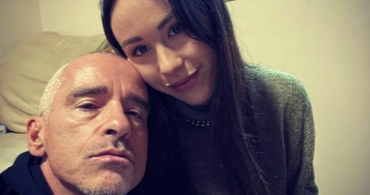 Eros Ramazzotti, il regalo al nipotino Cesare commuove la figlia Aurora  --- (Fonte immagine: https://www.bigodino.it/wp-content/uploads/2023/09/Eros-Ramazzotti-720x380.jpg)