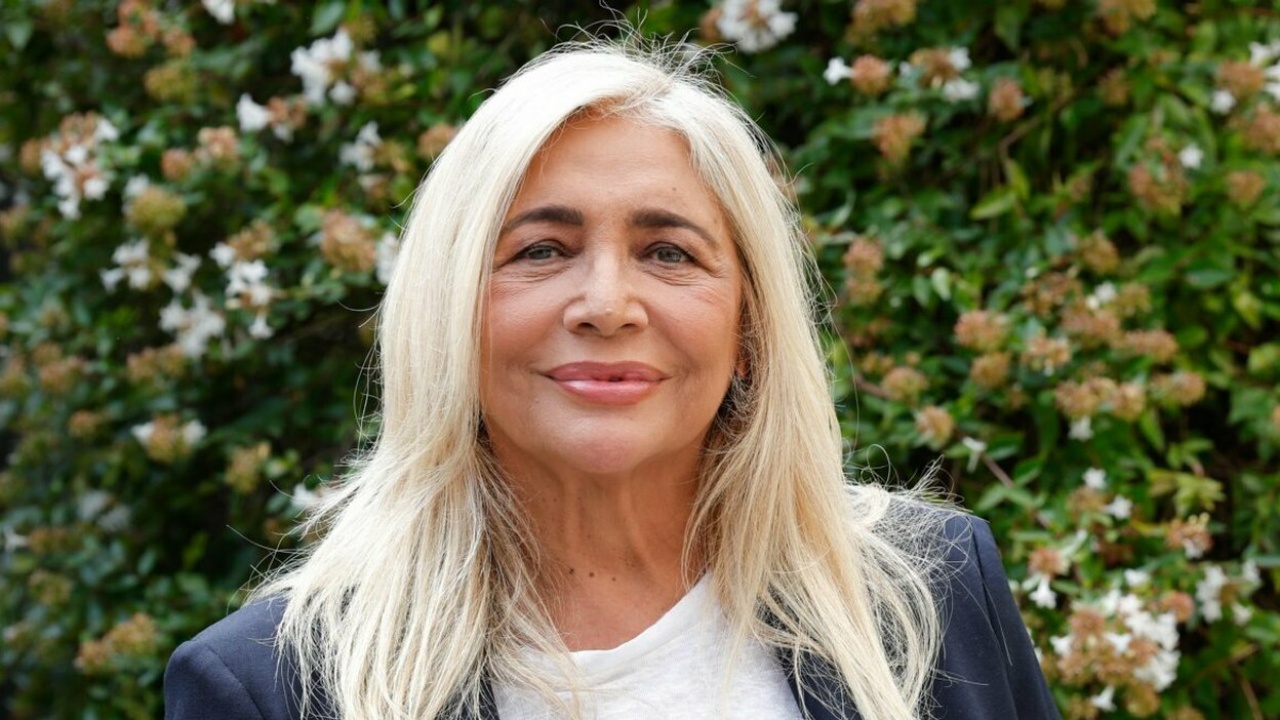 Mara Venier, la conduttrice condivide sui social uno scatto del passato: “Mi riconoscete?”
