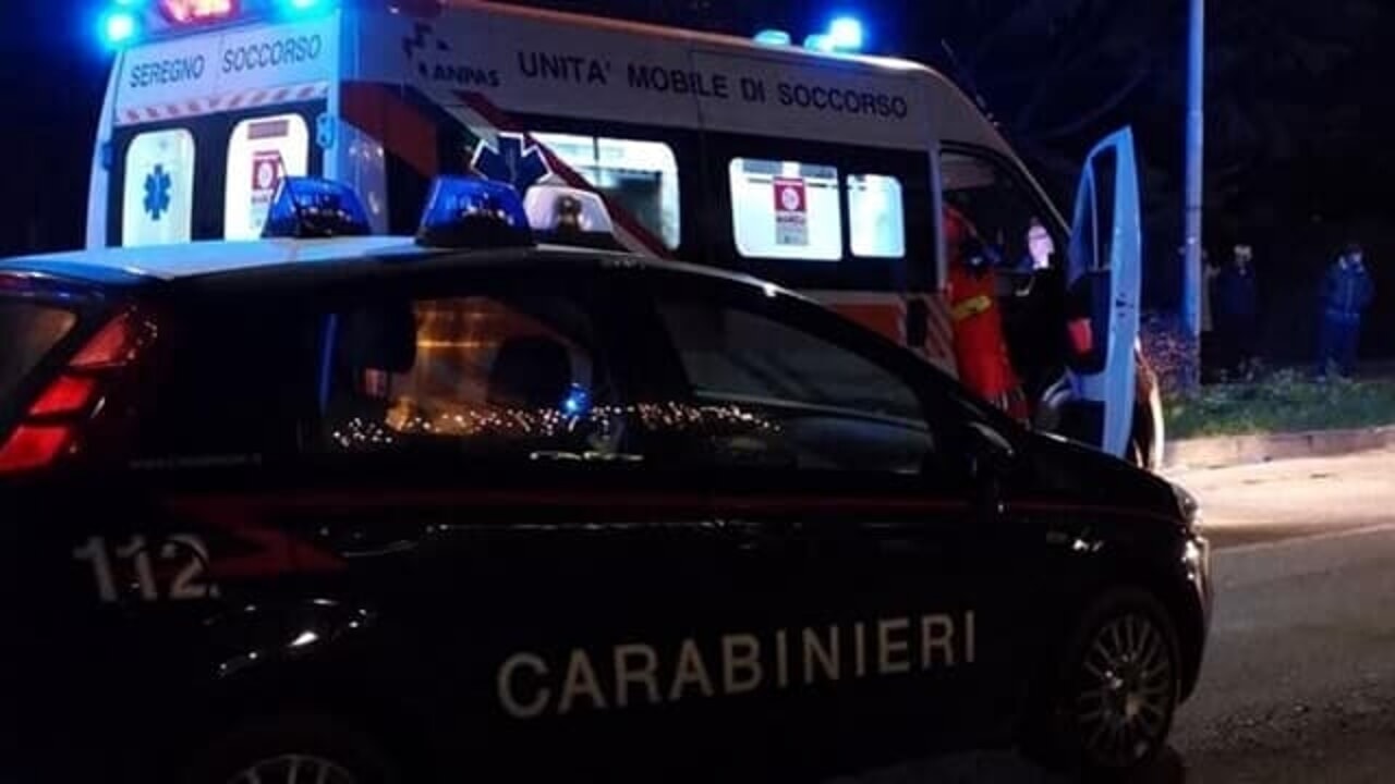 Moto contro un’auto a Varcaturo, ragazzina di 15 anni perde la vita