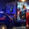 I sanitari del 118, subito intervenuti sul luogo del sinistro, non hanno potuto far altro che constatare il decesso della ragazzina di 15 anni. La coetanea che era alla guida della moto ha riportato ferite lievi. Così come l'autista 40enne dell'automobile coinvolta. Sul posto sono anche arrivati i Carabinieri della locale stazione di Varcaturo, che hanno scoperto che l'auto era sotto sequestro e l'autista non avrebbe potuto mettersi alla guida.
