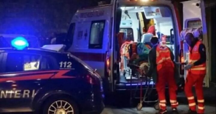 I sanitari del 118, subito intervenuti sul luogo del sinistro, non hanno potuto far altro che constatare il decesso della ragazzina di 15 anni. La coetanea che era alla guida della moto ha riportato ferite lievi. Così come l'autista 40enne dell'automobile coinvolta. Sul posto sono anche arrivati i Carabinieri della locale stazione di Varcaturo, che hanno scoperto che l'auto era sotto sequestro e l'autista non avrebbe potuto mettersi alla guida.