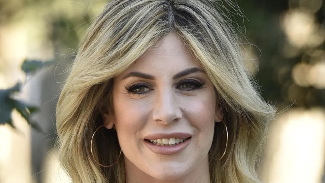 Paola Caruso, il figlio non sta meglio dopo l’intervento: dovrà usare il tutore per sempre