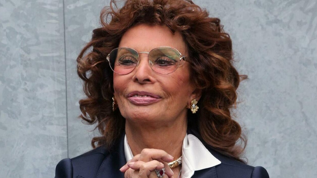 Sophia Loren caduta in casa