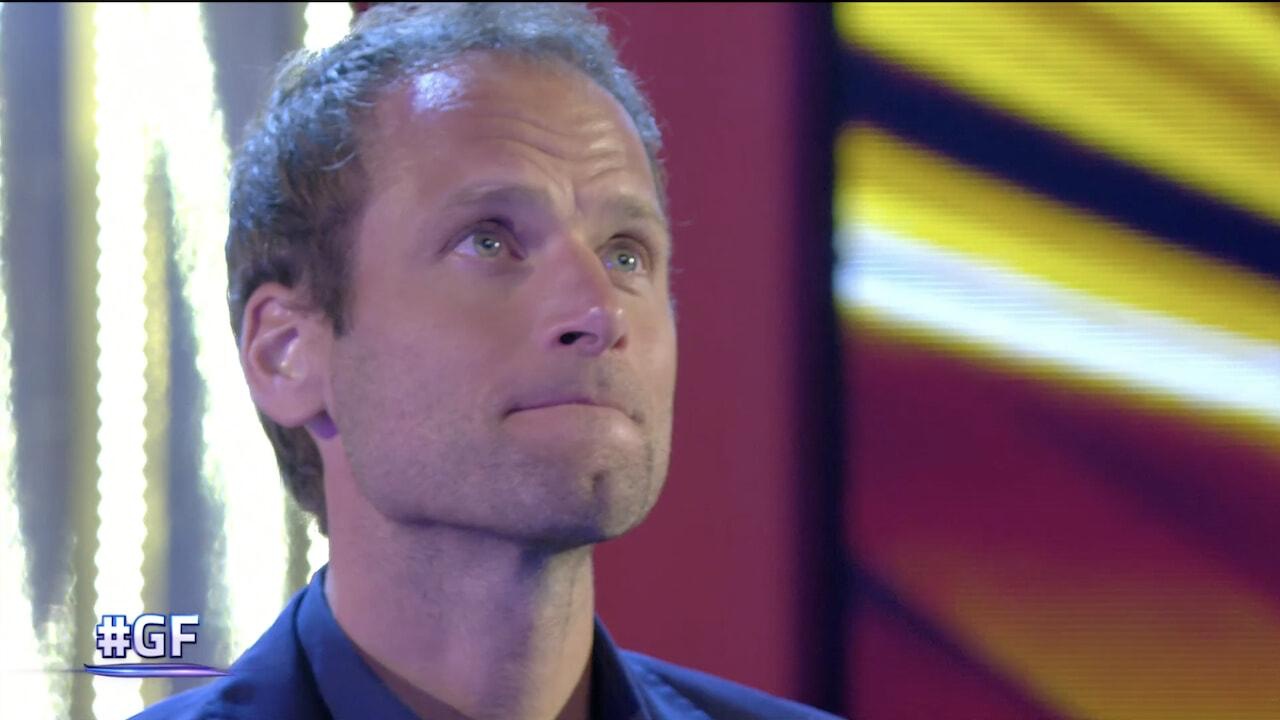 Alex Schwazer, la scritta sulla mano incuriosisce i fan: ecco cosa c’era scritto