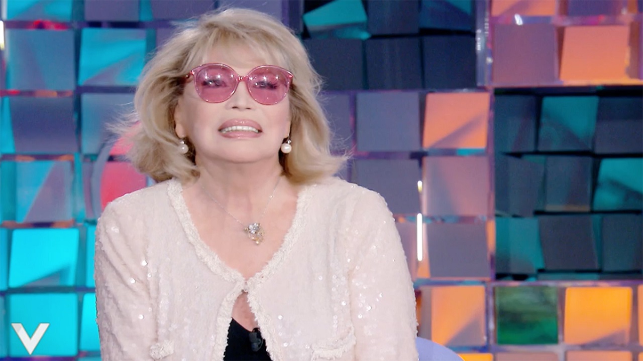 Amanda Lear lascia lo studio