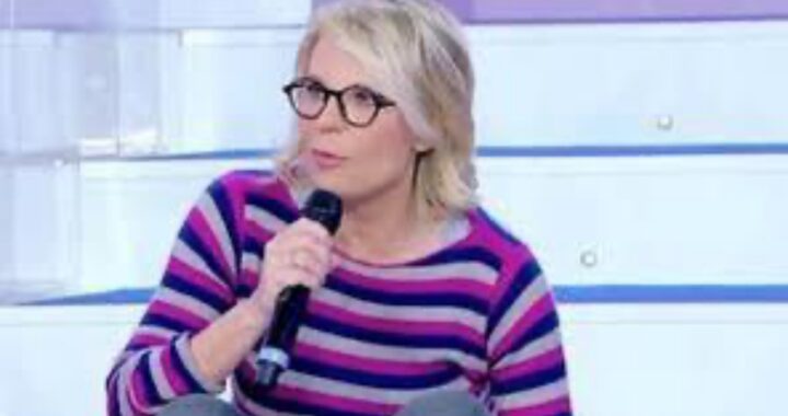 UeD, Maria De Filippi sbotta contro Alessio: il motivo della sfuriata  --- (Fonte immagine: https://www.bigodino.it/wp-content/uploads/2023/10/Maria-De-Filippi-720x380.jpg)