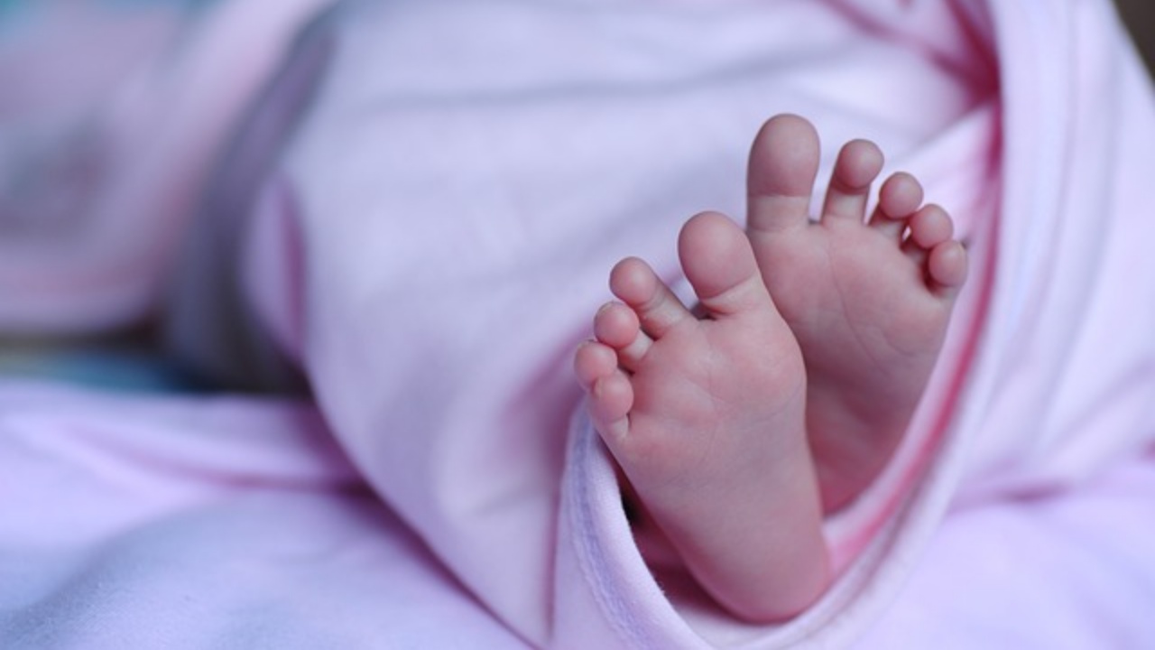 maltrattamenti bambina di 3 mesi