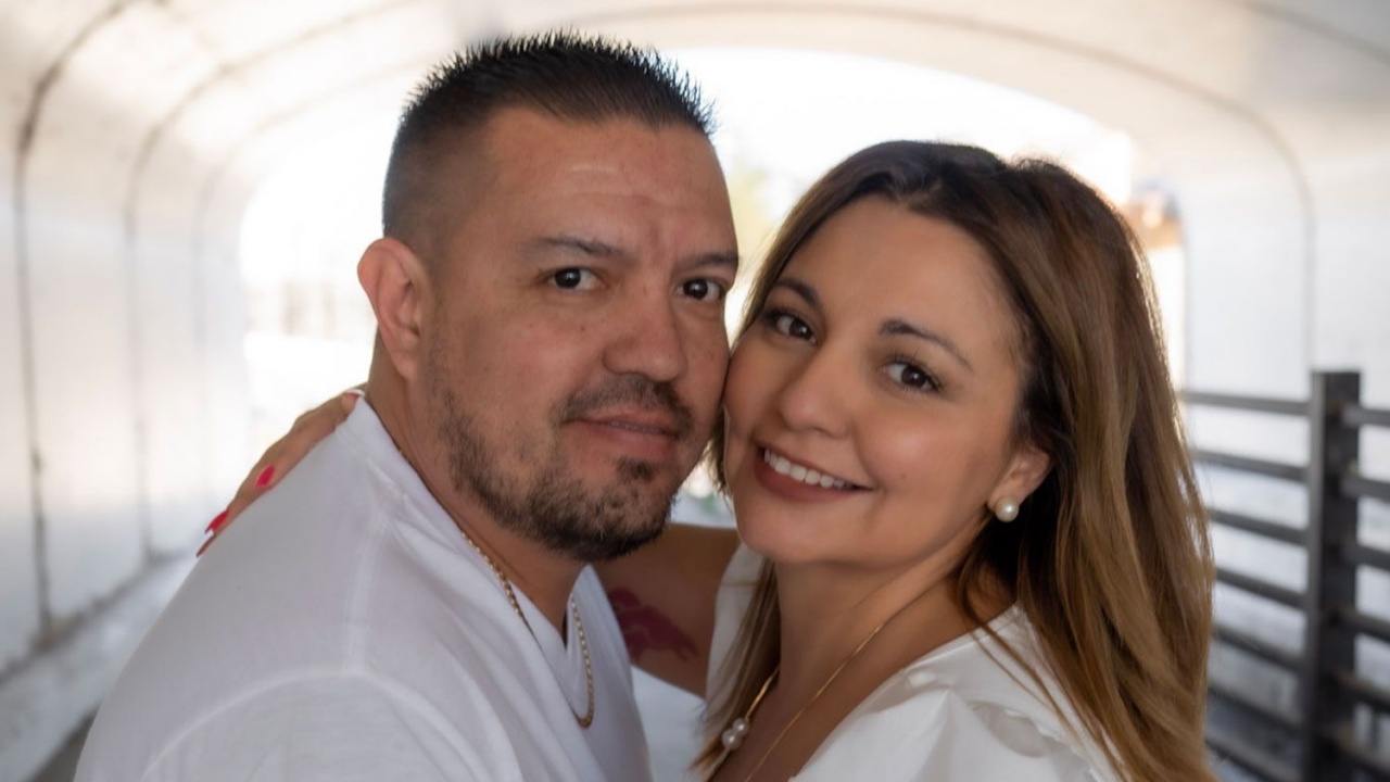 Coppia riceve una notizia sconvolgente dopo 10 anni di matrimonio e 3 figli: moglie e marito, travolti dalla critiche, decidono di restare insieme