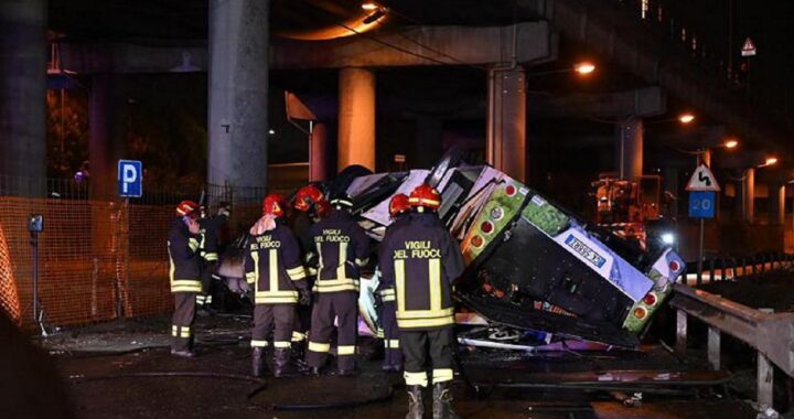 Autobus caduto dal cavalcavia a Mestre