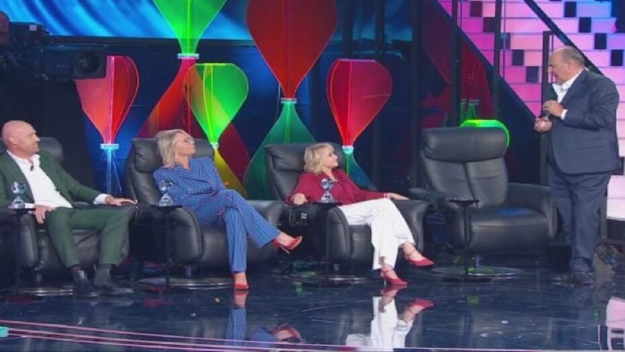 Maria De Filippi, quanto costa la giacca sfoggiata a Tu Si Que Vales? La cifra da capogiro