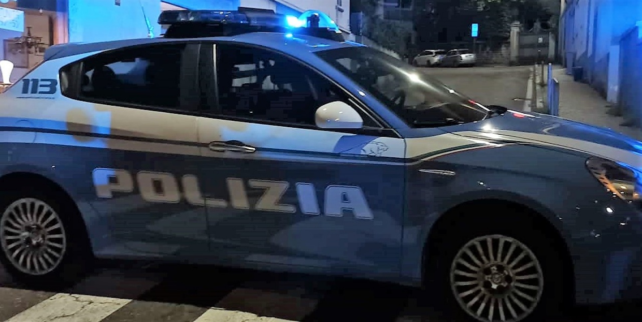 ragazza accoltellata