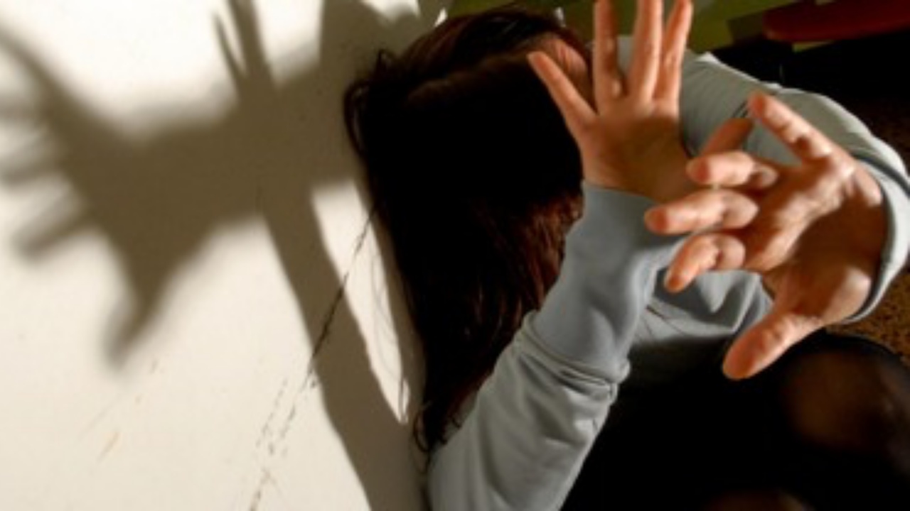 “Ti faccio fare la fine di Giulia Cecchettin!” Arrestato 18enne per le minacce e le vessazioni alla sua ex