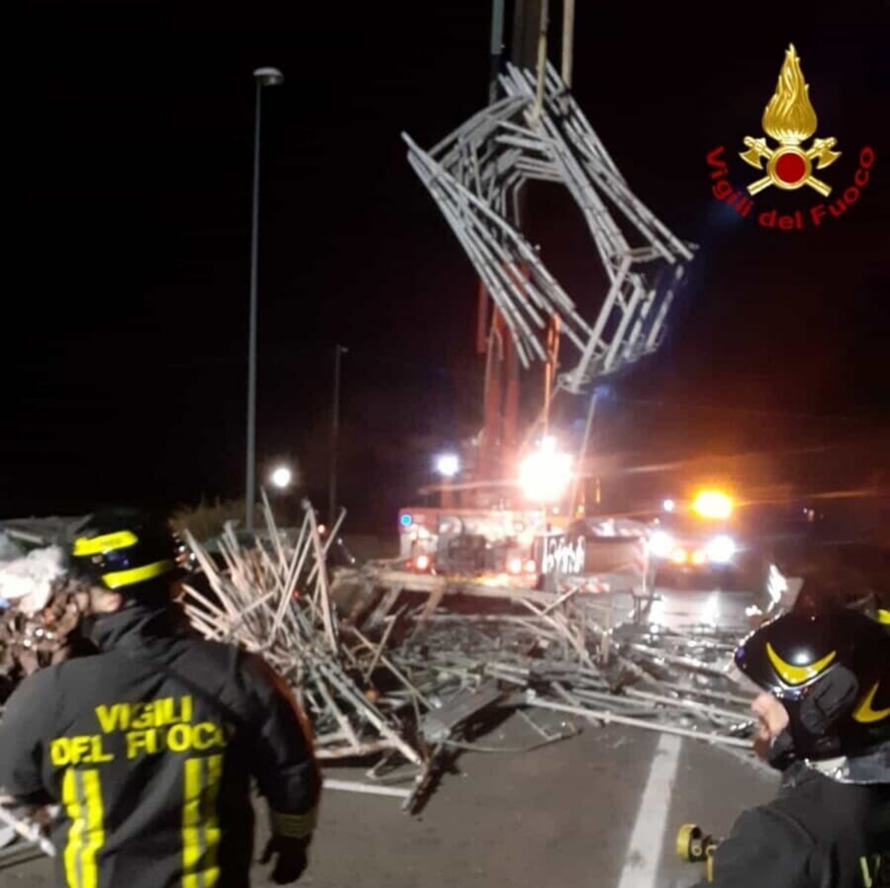 Due ragazzi morti travolti da impalcature