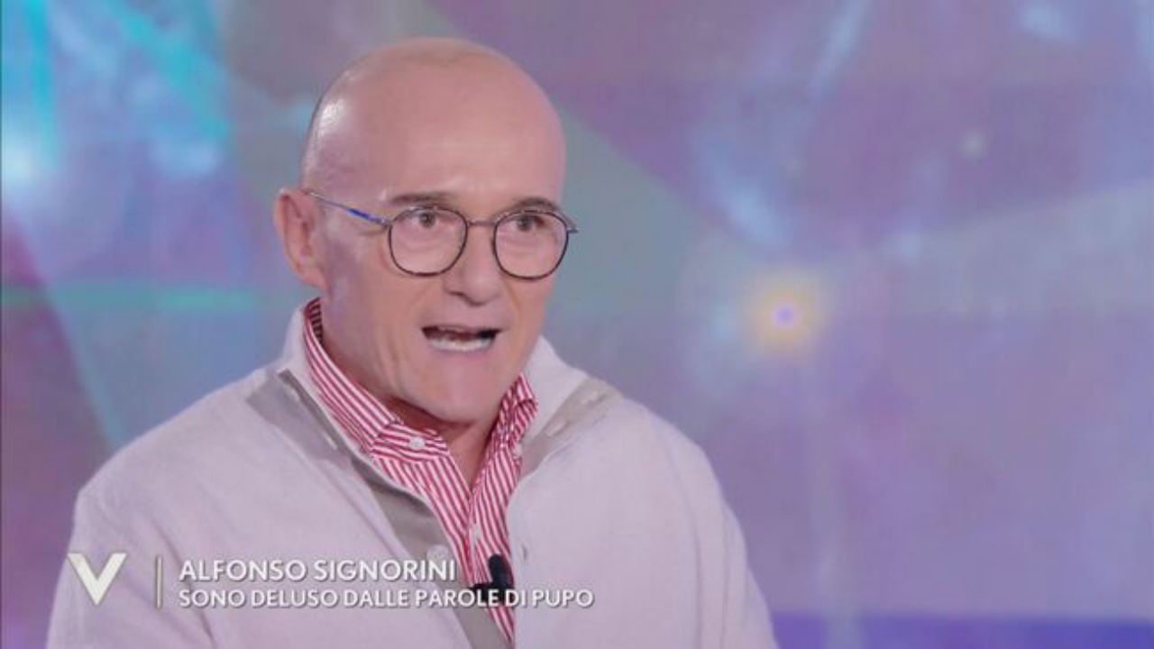 Grande Fratello, Alfonso Signorini risponde alle parole di Pupo: “Se ti faceva schifo perché hai rinnovato il contratto?”