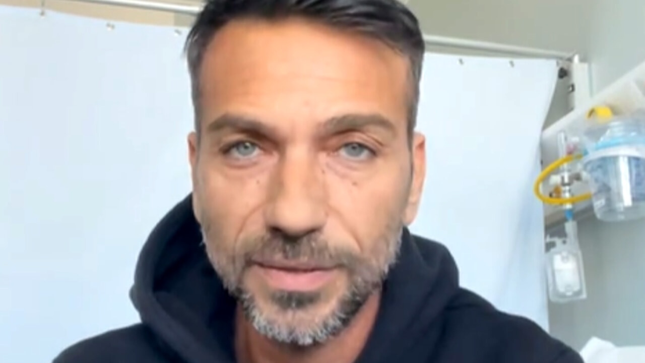 Costantino Vitagliano ancora in ospedale, parla la compagna: “Non avrà la forza di parlare”
