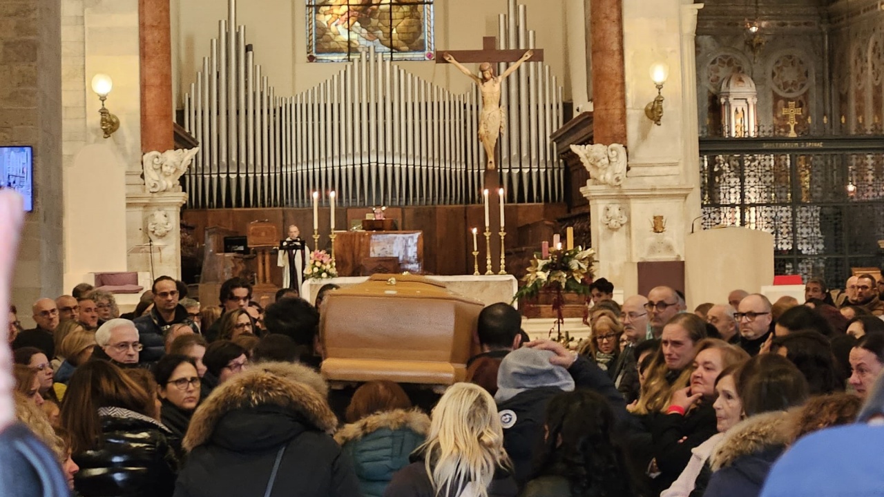 Vincenza Angrisano: la lettera del figlio letta al funerale
