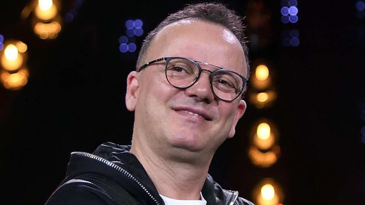 Gigi D’Alessio papà per la sesta volta: la fidanzata Denise Esposito è incinta
