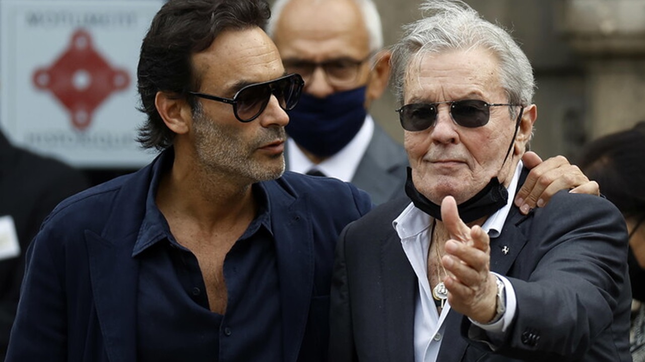 Alain Delon, il figlio Anthony e i problemi legali con sorella ed ex matrigna