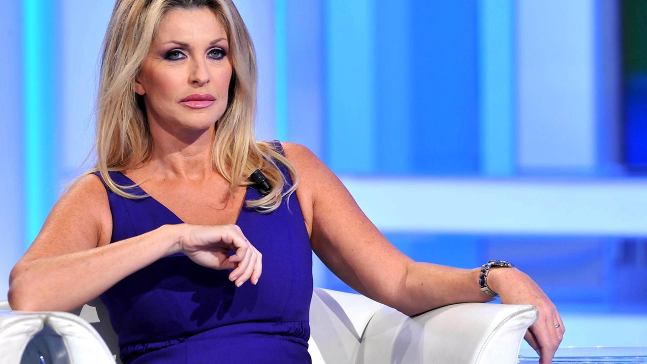 Paola Ferrari, nuova operazione per un tumore alla pelle
