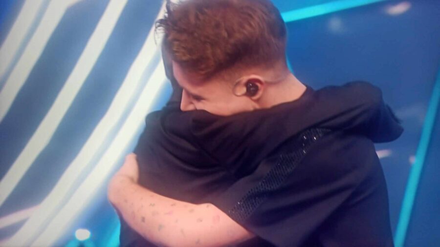 abbraccio Roberto Vecchioni e Alfa