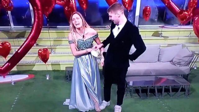 Grande Fratello, il gesto tra Anita e il suo fidanzato non è passato inosservato. Il pubblico in rivolta chiede la squalifica