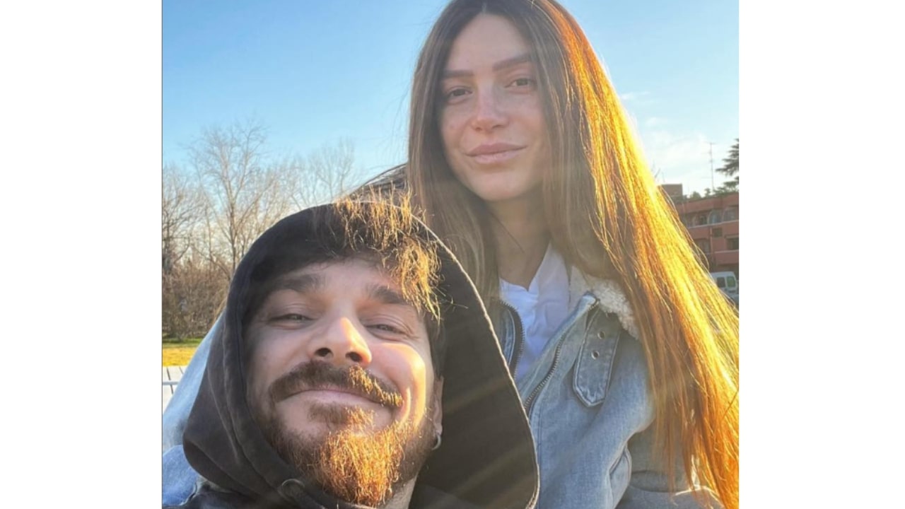 Arianna Cirrincione prossima al parto: le battutine del fidanzato Andrea la tengono Allegra