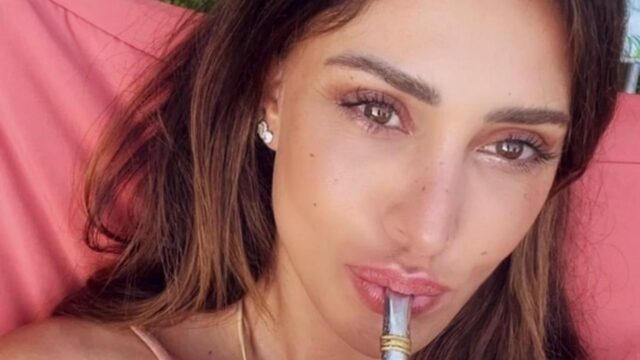 Belen Rodriguez nella polemica, un gesto della showgirl manda su tutte le furie il web: “Maleducata”