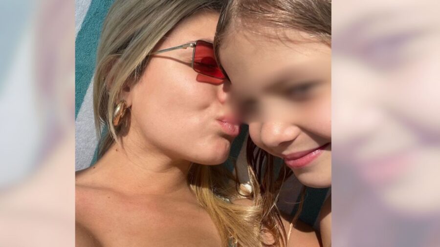 Chanel Totti in vacanza a Dubai con la sorellina Isabel