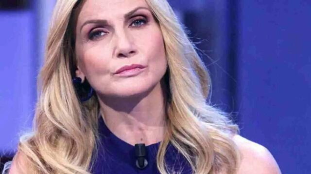 Caos nella scuola di Amici, Lorella Cuccarini e Anna Pettinelli sono ai ferri corti: la lite sotto gli occhi di tutti