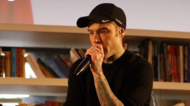Fedez parla di una malattia che nessuno conosceva, neanche i farmaci sono di aiuto: cosa è e come si tratta