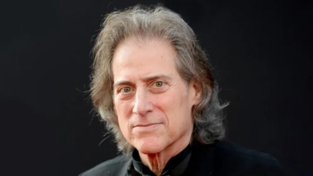 Lutto nel mondo del cinema e della televisione: è morto l’attore Richard Lewis