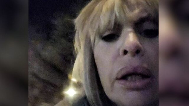 Il volto noto della tv aggredita alle spalle: “Mi hanno colpita con…”