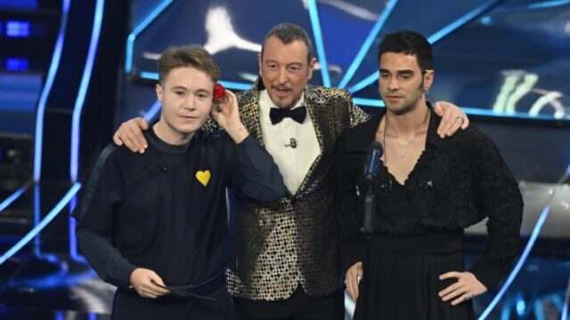 Perché Alfa indossa sempre una maglietta nera con un cuore sul palco dell’Ariston? Lui risponde così