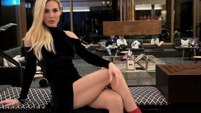 Ilary Blasi, gli scatti hot fanno girare la testa: via l’intimo e dentro la vasca solo un po’ di sapone