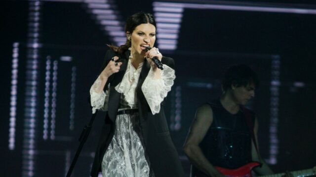 Non può entrare al concerto di Laura Pausini e spara 17 colpi di pistola all’ingresso: il dramma