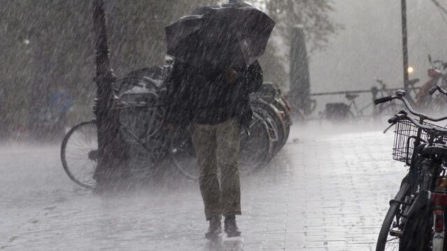 Maltempo in Italia, allerta meteo rossa e arancione: le Regioni a rischio