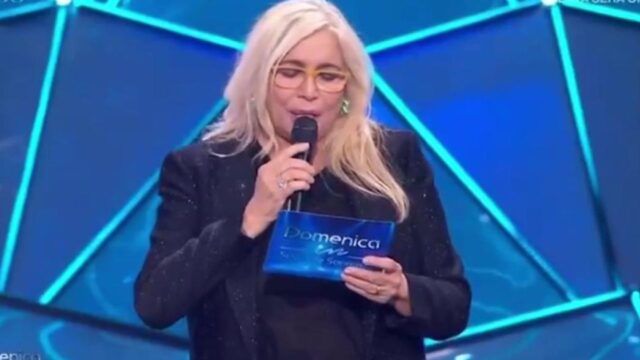 Mara Venier torna sui social, ancora critiche per la conduttrice dopo un gesto non passato inosservato: “Si può sbagliare”