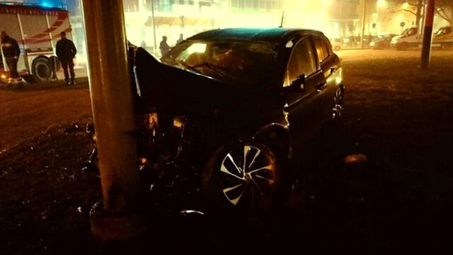 Grave incidente a Torino, con la macchina finiscono contro un palo: morta una 29enne, l’amica in ospedale