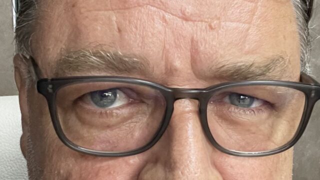 L’attore l’ha fatto per la prima volta dopo 5 anni, i fan sono scioccati: è irriconoscibile
